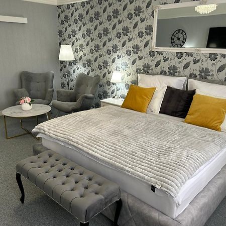 Efipa Glamour Apartments Plzen Ngoại thất bức ảnh