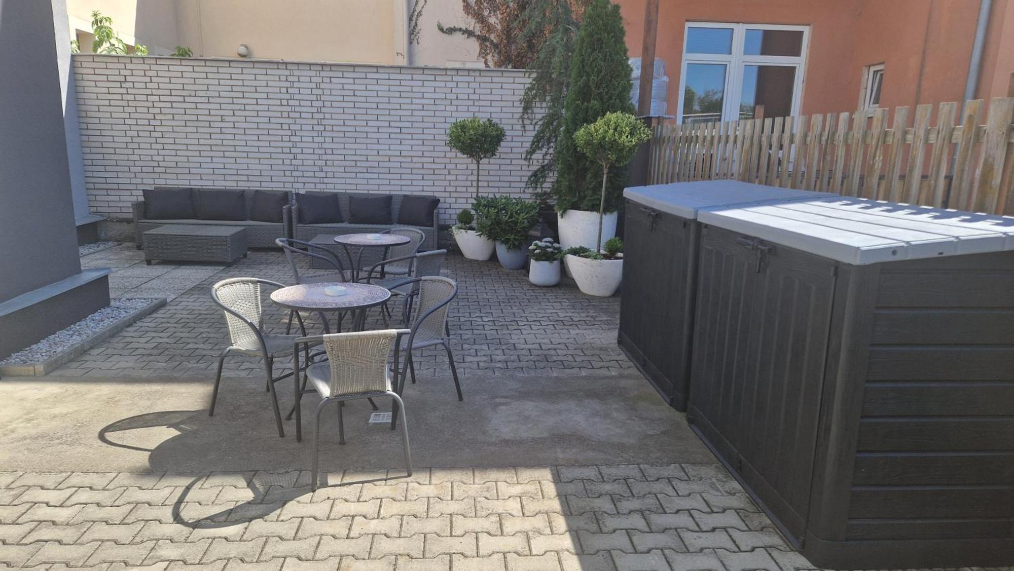 Efipa Glamour Apartments Plzen Ngoại thất bức ảnh